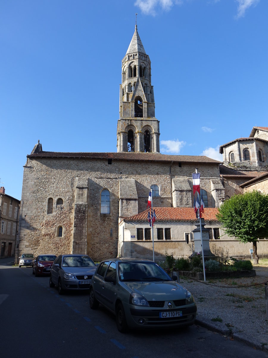 Saint-Leonard-de-Noblat, romanische Kirche St. Leonard, erbaut im 11. Jahrhundert mit Vierungskuppel (14.07.2017)