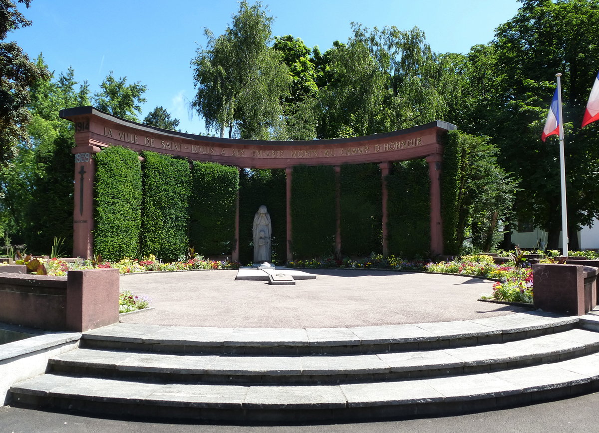 Saint-Louis, Denkmal fr die Gefallenen der Weltkriege, Juli 2016
