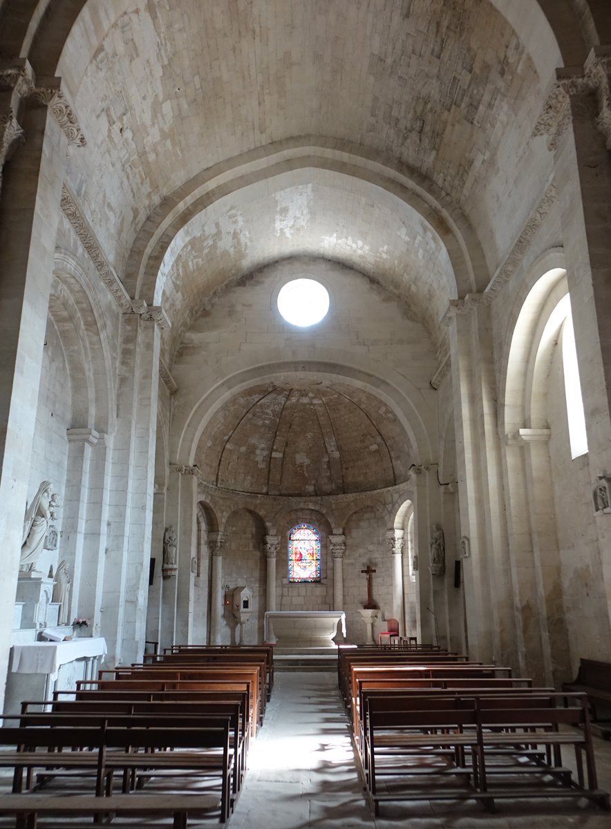 Saint-Restitut, romanischer Innenraum der St. Restitut Kirche (22.09.2017)