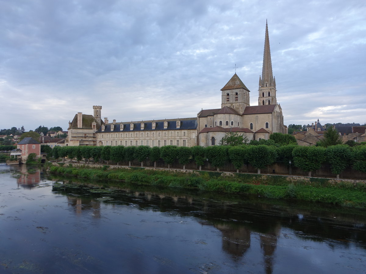 Saint-Savin, Abtei Saint-Savin-sur-Gartempe, romanische Abteikirche aus dem 11. Jahrhundert (09.07.2017)