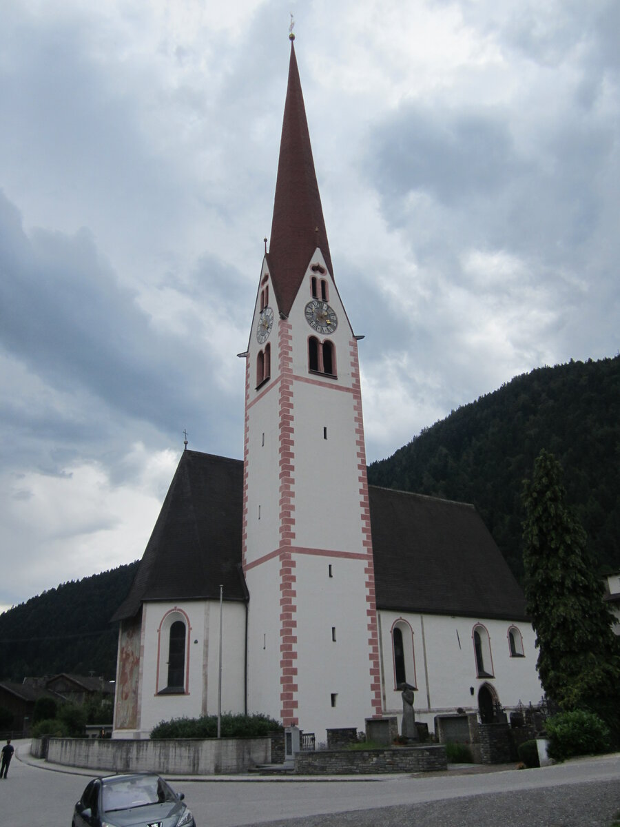Schlitters, Pfarrkirche St. Martin, erbaut von 1500 bis 1505, barockisiert 1740 durch Jakob und Kassian Singer (02.08.2014)
