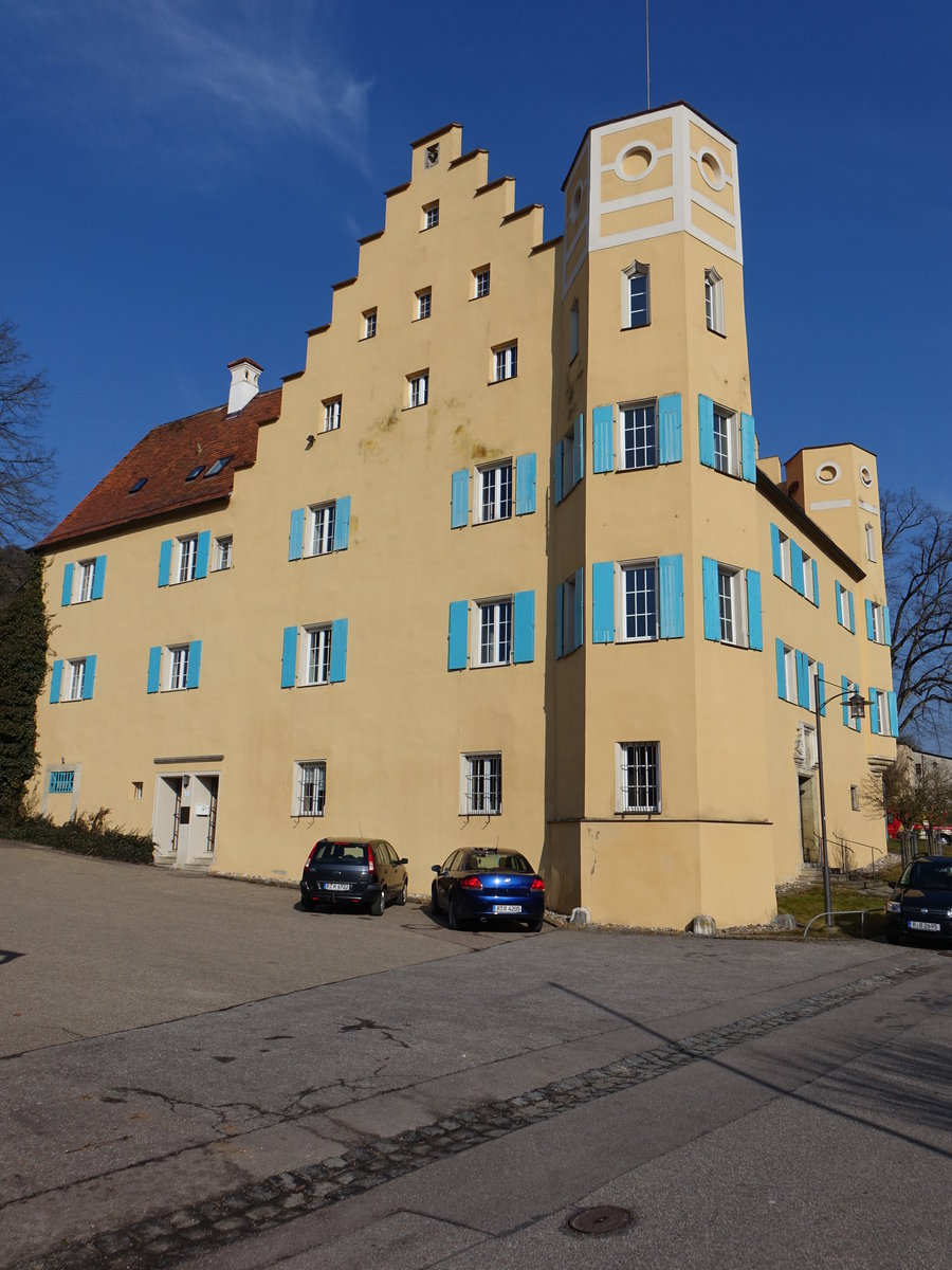 Schloss Eichhofen, Dreigeschossiger und traufstndiger Satteldachbau mit Treppengiebel, erbaut bis 1580 (25.03.2018)