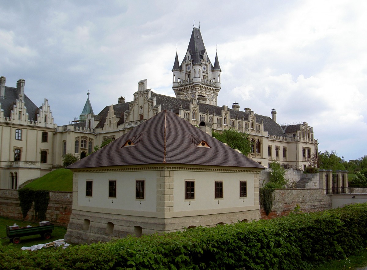 Schloss Grafenegg, Renaissance Wasserschlo aus dem 16. Jahrhundert, umgebaut von 1840 bis 1873 durch den Wiener Dombaumeister Leopold Ernst (20.04.2014)