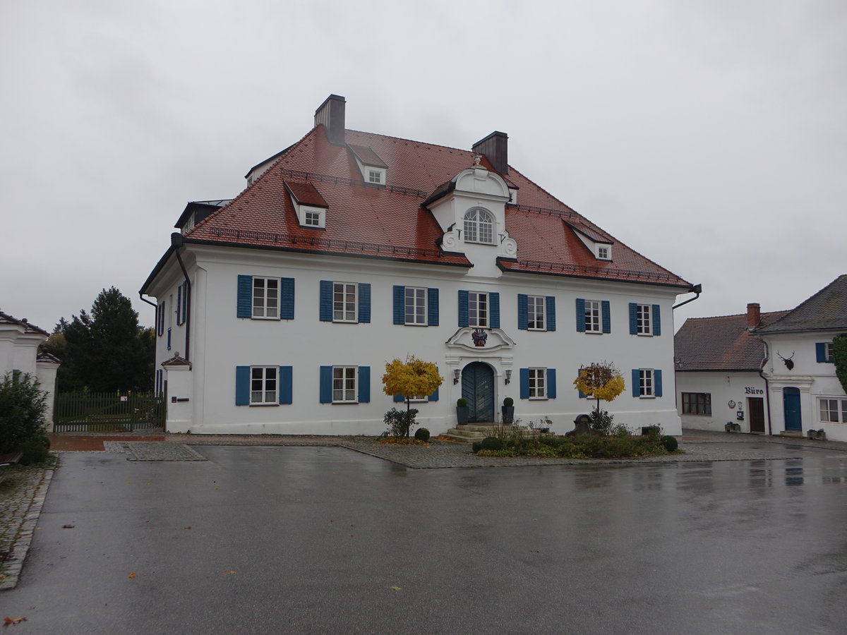 Schloss Hohenthann, zweigeschossiger Walmdachbau mit Zwerchgiebel, erbaut im 18. Jahrhundert (06.11.2016)