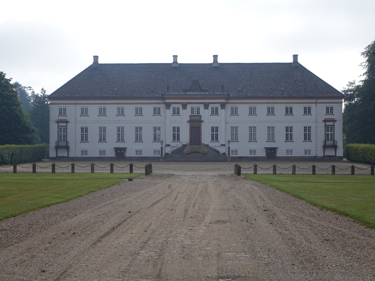 Schloss Krengerup, schnster klassizistische Herrensitz Dnemarks, erbaut von 1772 bis 1776 von Hans Naess (23.07.2019)