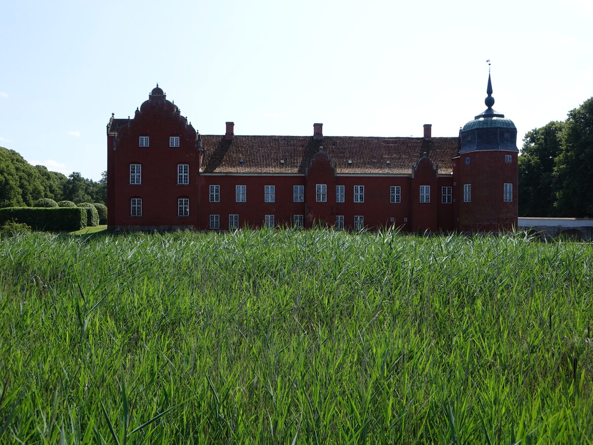 Schloss Lovenborg, dreiflgelische Renaissanceschloss, erbaut im 17. Jahrhundert (17.07.2021)