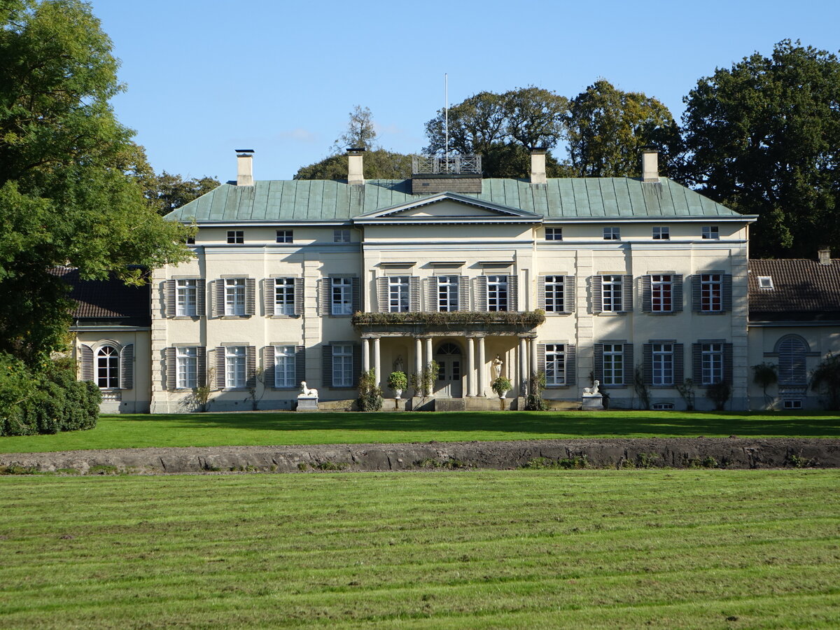 Schloss Rastede, erbaut im 17. Jahrhundert durch Graf Anton Gnther  (08.10.2021)