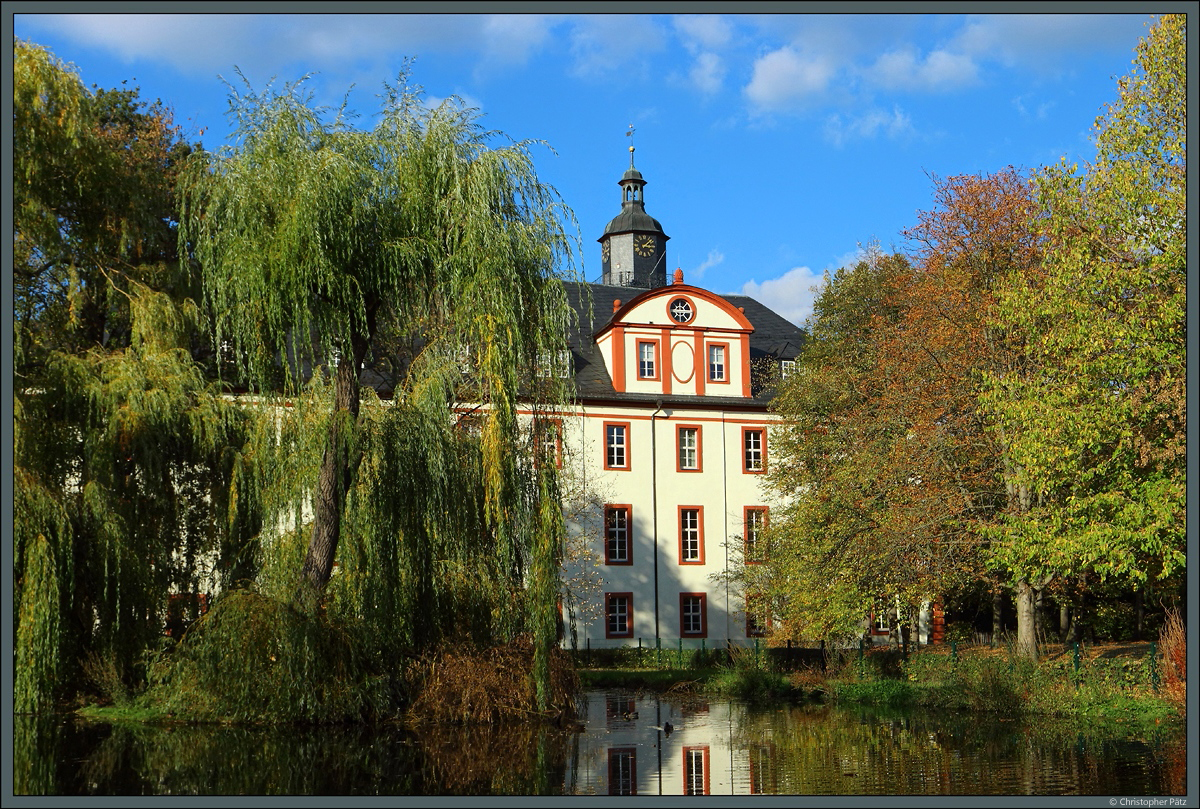 Schloss Saalfeld wurde im 1726 als Residenzschloss fertiggestellt. Heute dient es als Verwaltungsgebude des Landkreises. (21.10.2018)