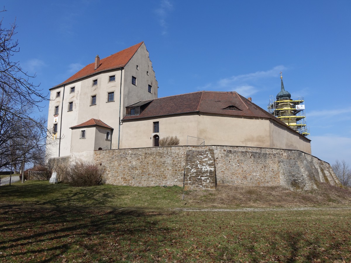Schloss Spielberg bei Gnotzheim, Schlossanlage in der frnkischen Alb, erbaut ab dem 12. Jahrhundert, heute Museum fr zeitgenssische Kunst (18.03.2015)