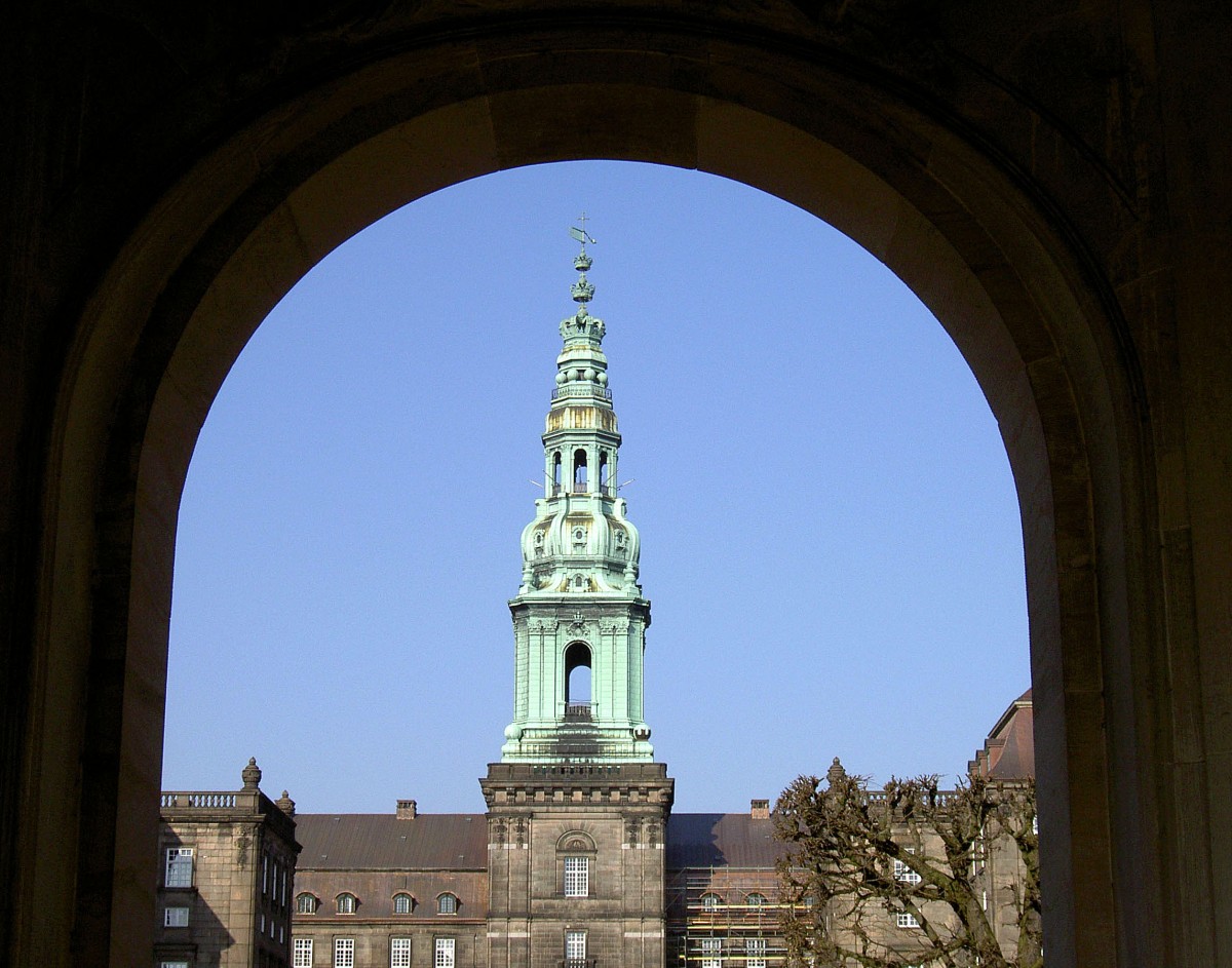 Schlossturm von Christianborg, worin das dnische Parlament beheimatet ist. Aufnahme: Mai 2006.