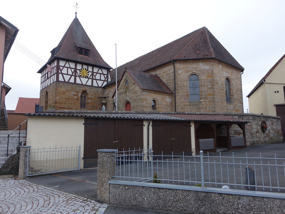 Schnaid, Pfarrkirche St. Peter und Paul, Turm mit Fachwerkobergeschoss, erbaut im 15. Jahrhundert, Langhaus erbaut 1864 (11.03.2018)