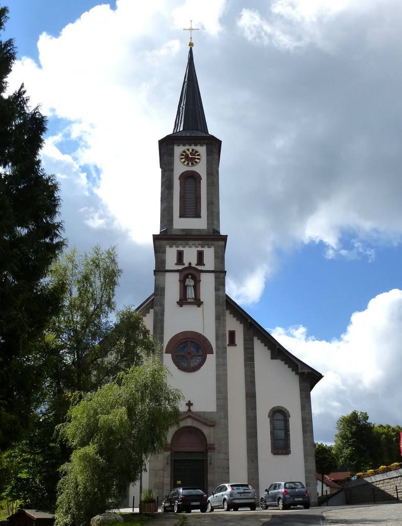 Schnwald im Schwarzwald, die katholische Kirche St.Antonius, Aug.2014