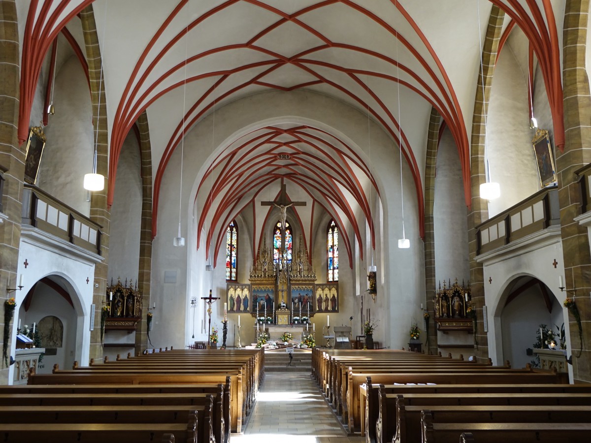 Schwandorf, Innenraum der St. Jakob Kirche, erbaut ab 1400, erweitert von 1866 bis 1873, neugotische Altre von Johann Michael Wittmer (06.04.2015)