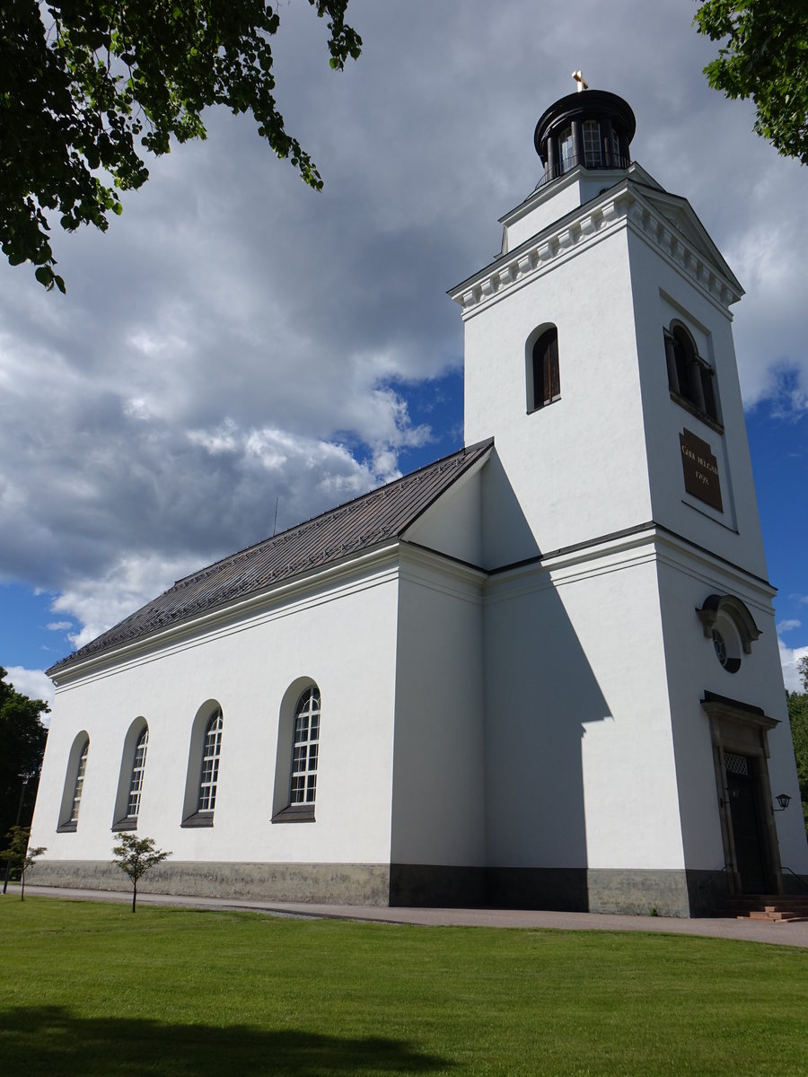 Sderfors, Ev. Kirche, erbaut 1792 durch Erik Palmstedt im klassizistischen Stil (22.06.2017)