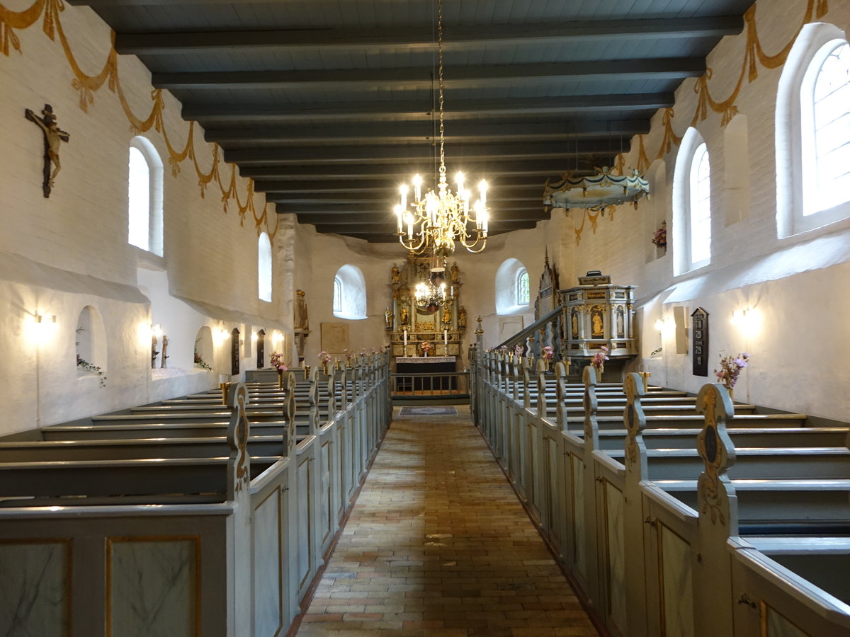 Sebbersund, Innenraum der Klosterkirche, Altar von 1750, Kanzel um 1600, Gesthl von 1739 (22.09.2020)