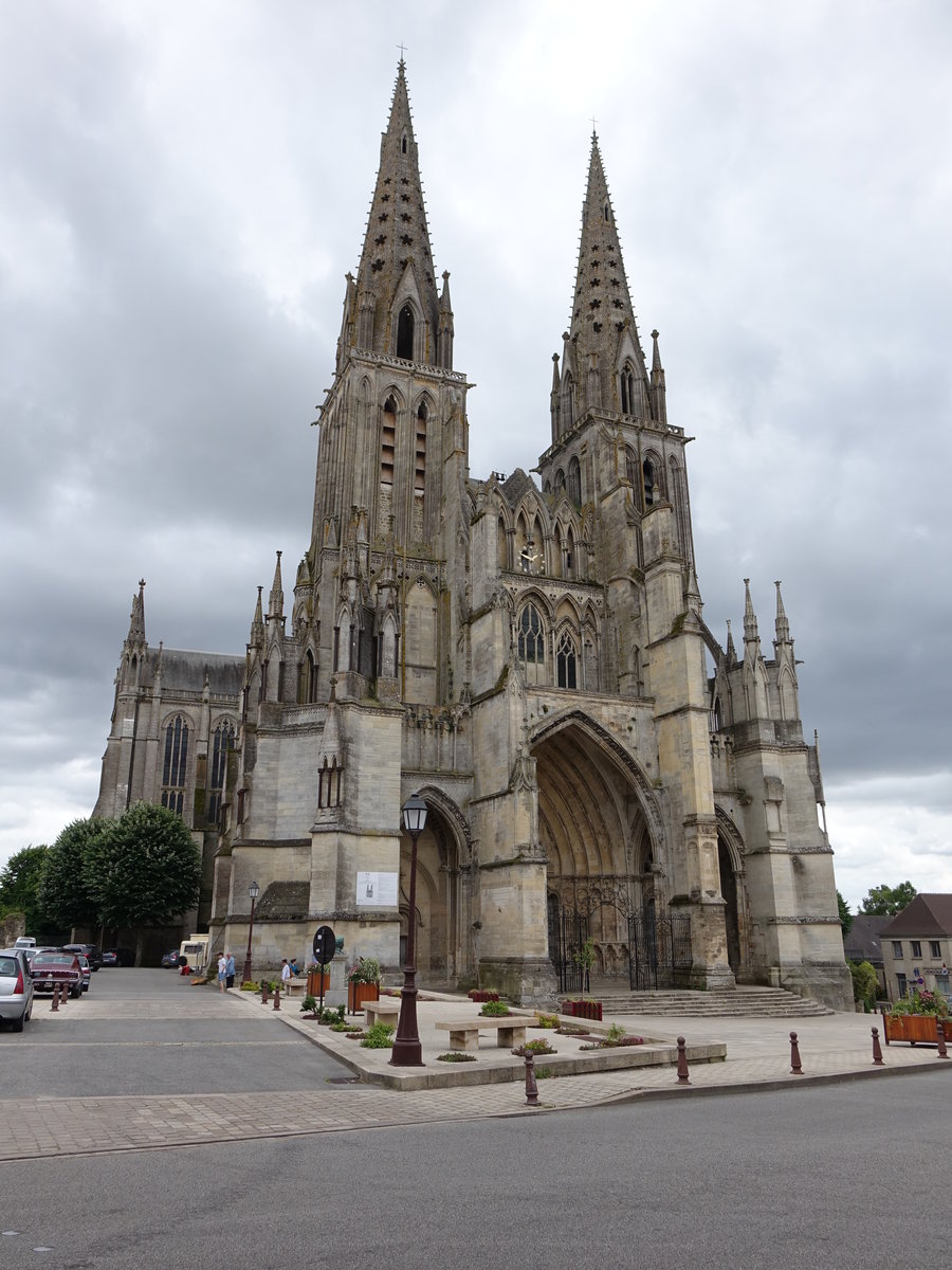 Sees, Kathedrale Notre-Dame, erbaut im 13. Jahrhundert (11.07.2016)