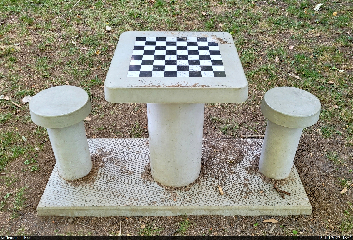 Seit Kurzem kann auf dem Spielplatz des Apothekergrabens in Aschersleben Schach gespielt werden. Darber hinaus wurde auf dem benachbarten Dr.-Wilhelm-Klz-Platz eine Tischtennisplatte aufgestellt.

🕓 16.7.2022 | 18:42 Uhr