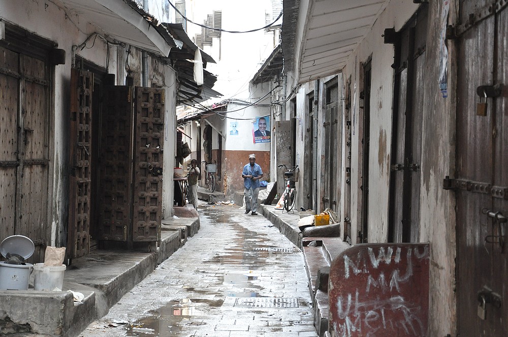 Seitengasse in der Altstadt von Stonetown, der Hauptstadt von Sansibar, Tansania. Foto vom April 2011.