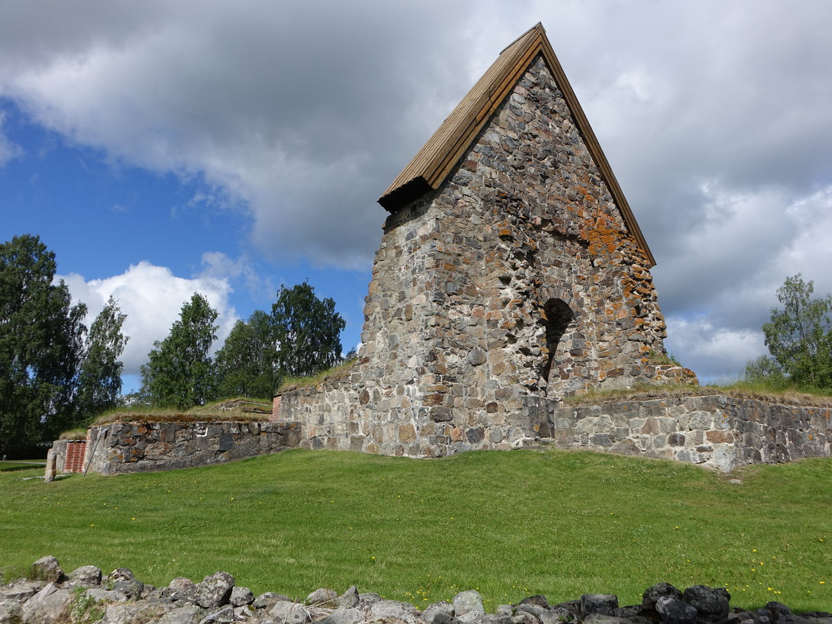 Selanger, Ruine aus dem 13. Jahrhundert der alten Kirche (20.06.2017)