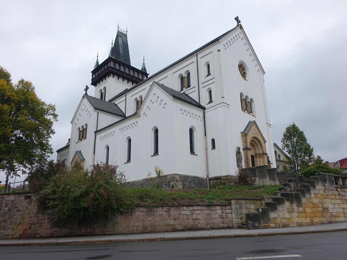 Semily / Semil, Pfarrkirche St. Peter und Paul, erbaut von 1908 bis 1911 (28.09.2019)