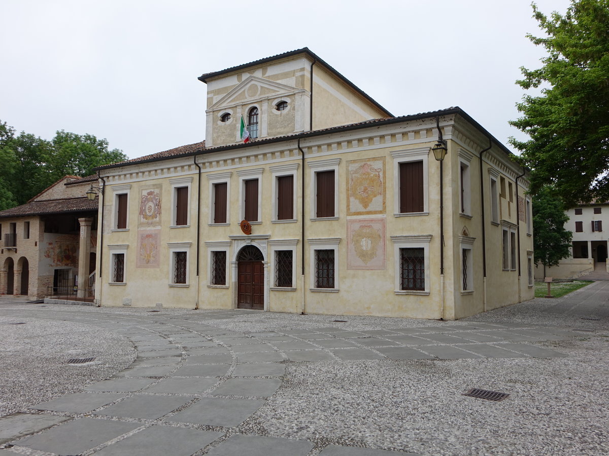 Sesto al Reghena, Residenz der Benediktinerbte, erbaut im 16. Jahrhundert, heute Rathaus (06.05.2017)