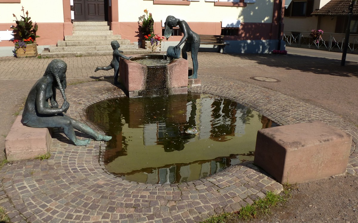 Sexau, Brunnenanlage vor dem alten Rathaus, Aug.2015