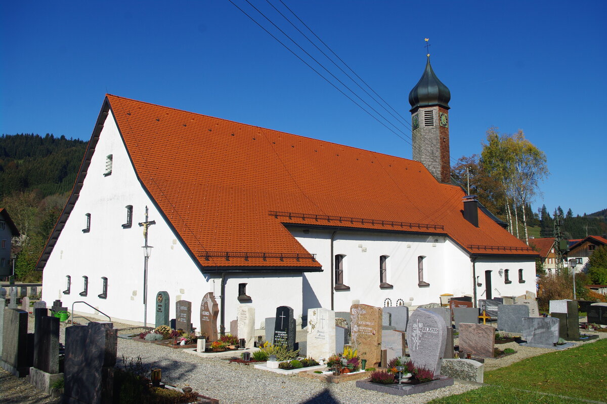 Sibratshofen, Pfarrkirche St. Wendelin, Saalbau mit Dachreiter, erbaut 1733, erweitert 1938 (23.10.2011)