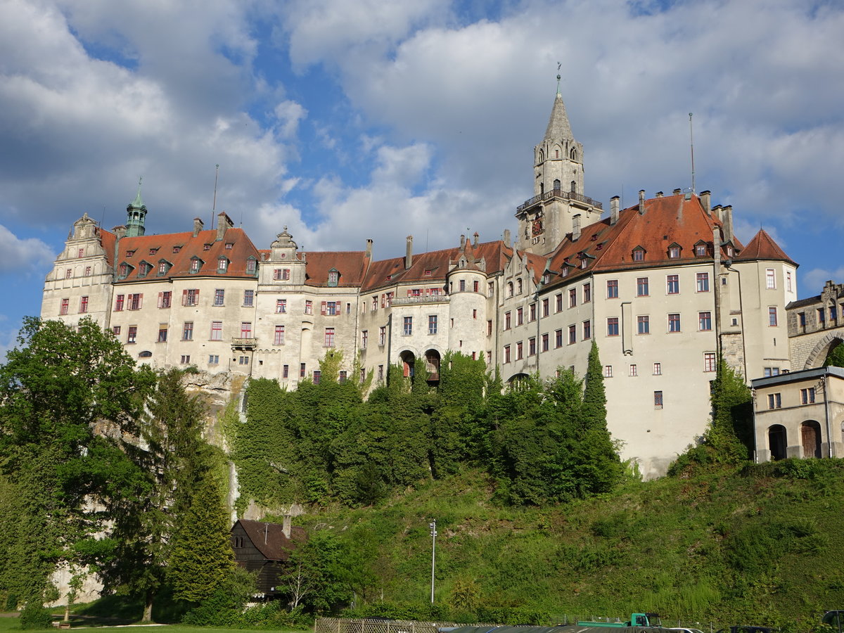 Sigmaringen, Hohenzollerschloss, erbaut ab 1183, erweitert zur frstlichen Residenz der Frsten von Hohenzollern-Sigmaringen (25.05.2017)