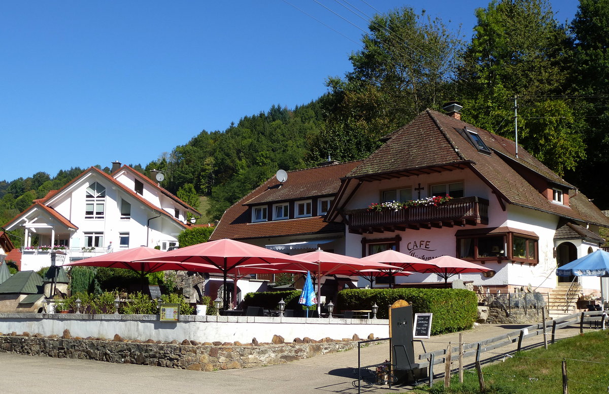 Simonswald, das Cafe-Restaurant  Mrchenwald  im Ortsteil Untersimonswald, Sept.2016