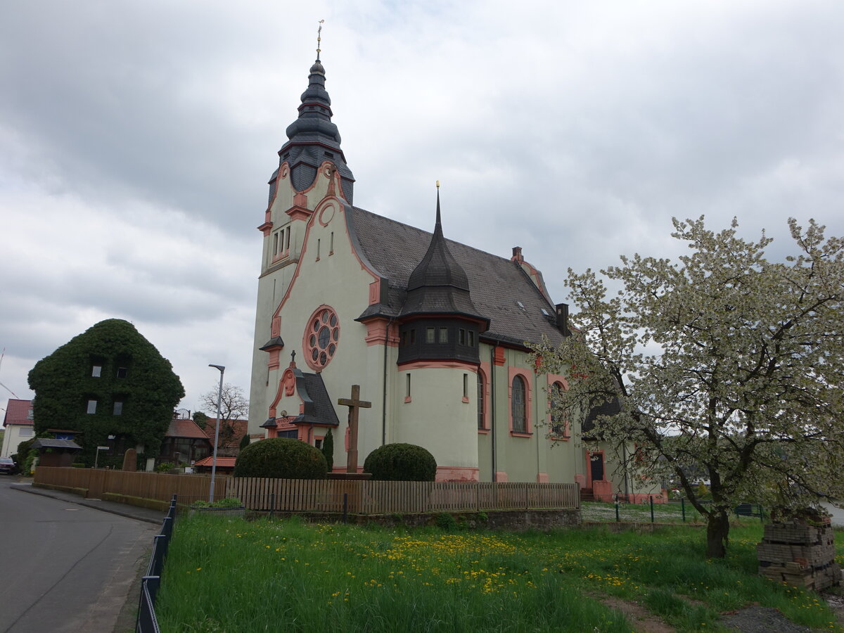 Sindersfeld, kath. Pfarrkirche St. Matthus, erbaut 1913 (01.05.2022)