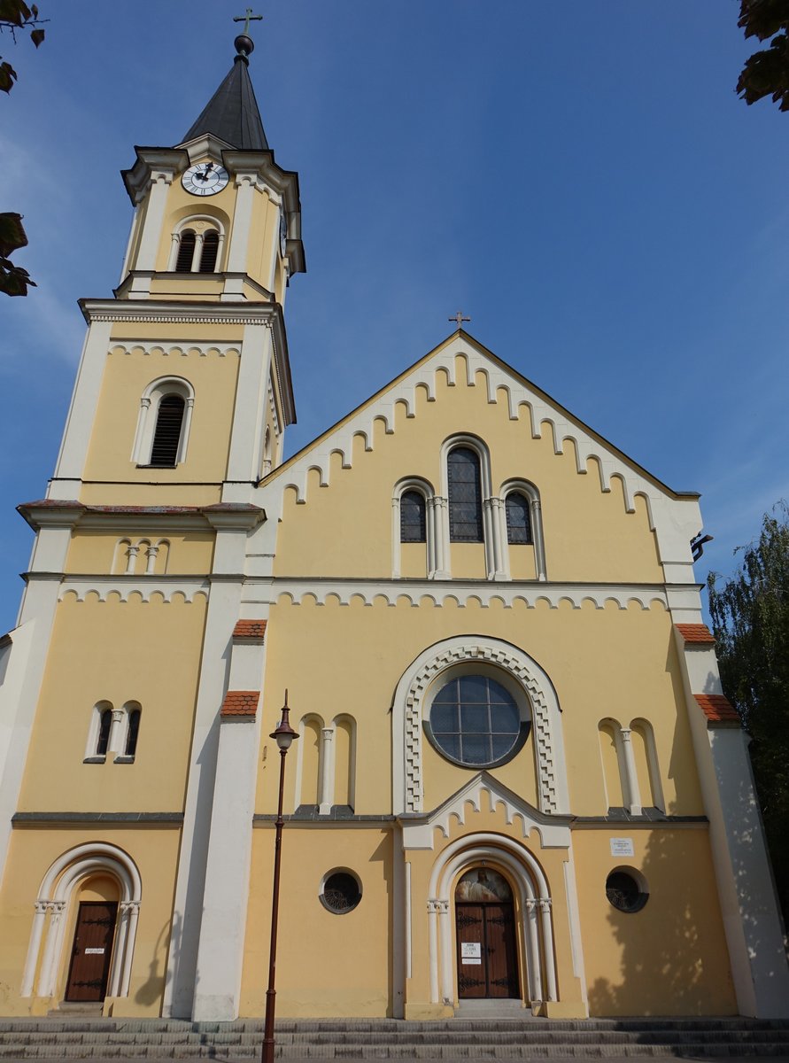 Siofok, katholische St. Kereszt Kirche, erbaut bis 1903 (30.08.2018)