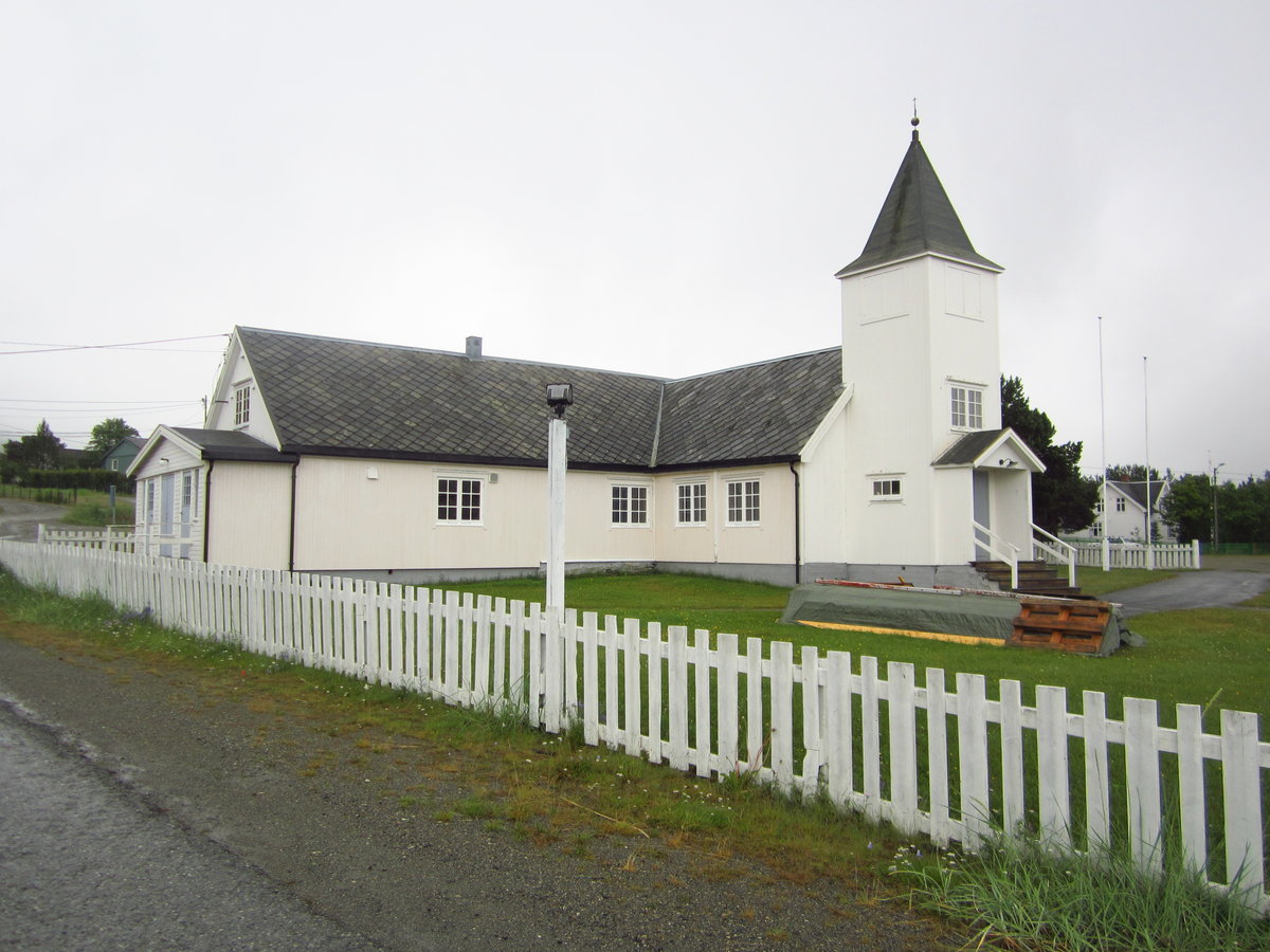 Skibotn, evangelische Kirche, kreuzfrmige Kirche aus dem Jahr 1895 mit 710 Pltzen (02.07.2013)