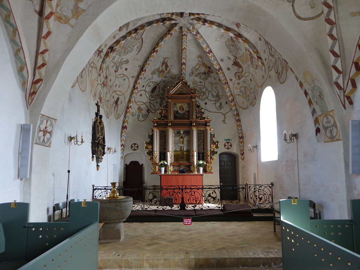 Skive, Ev. Vor Frue Kirche, Kalkmalereien von 1522, Altar von 1620 (08.06.2018)