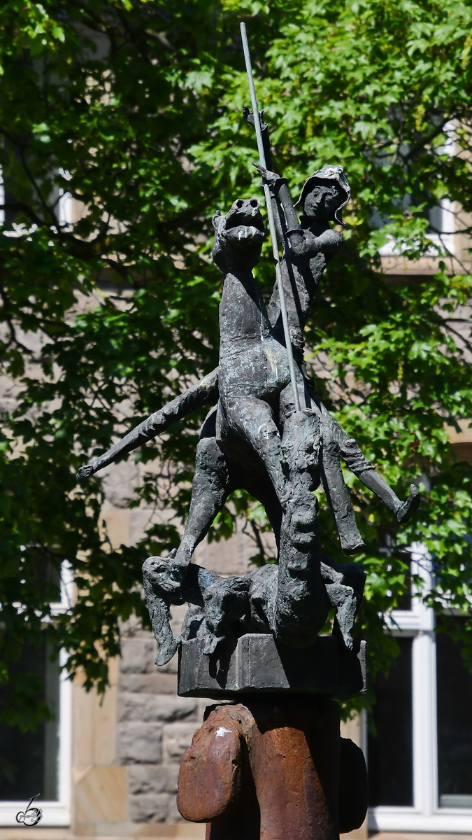 Skulptur des Drachentters St. Georg, so gesehen Anfang Mai 2020 in Hattingen.
