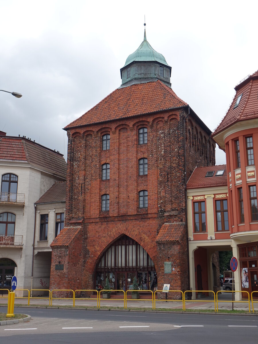 Slupsk / Stolp, neues Tor am Plac Zwyciestwa, erbaut im 15. Jahrhundert, heute Galerie der modernen Kunst (01.08.2021)