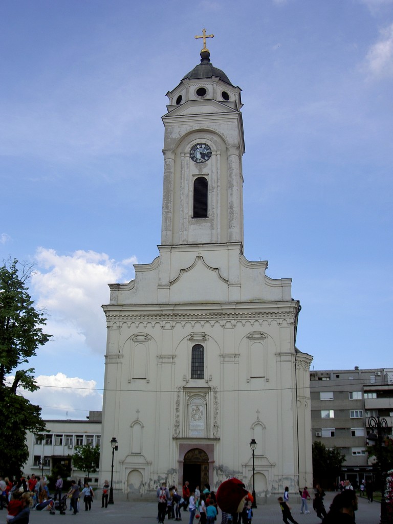 Smederevo, Stadtkirche zum Hl. Georg, erbaut von 1850 bis 1854 durch Frst Milos Obrenovic, fnfkuppelige Basilika mit Barockkirchturm (09.05.2014)