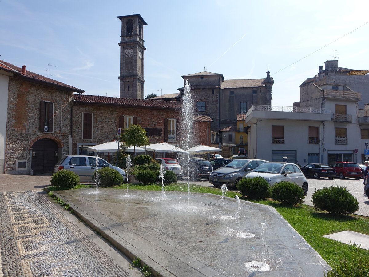Somma Lombardo, Brunnen an der Piazza Publio Cornelio Scipione (22.09.2018)