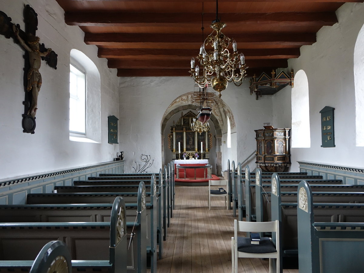 Sondbjerg, Innenraum mit Kalkmalereien von 1500 in der Ev. Kirche, Altar um 1600, Kruzifix von 1450 (19.09.2020)