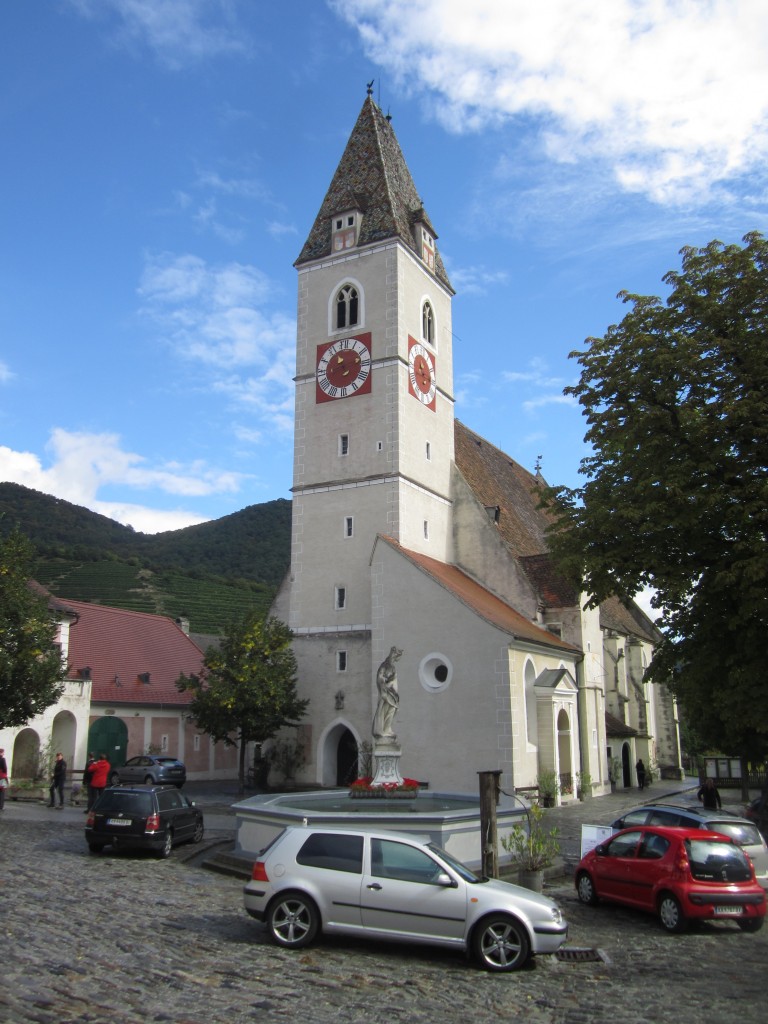 Spitz an der Donau, Pfarrkirche St. Mauritius, erbaut ab 1225, sptgotische Hallenkirche mit Westturm (22.09.2013)