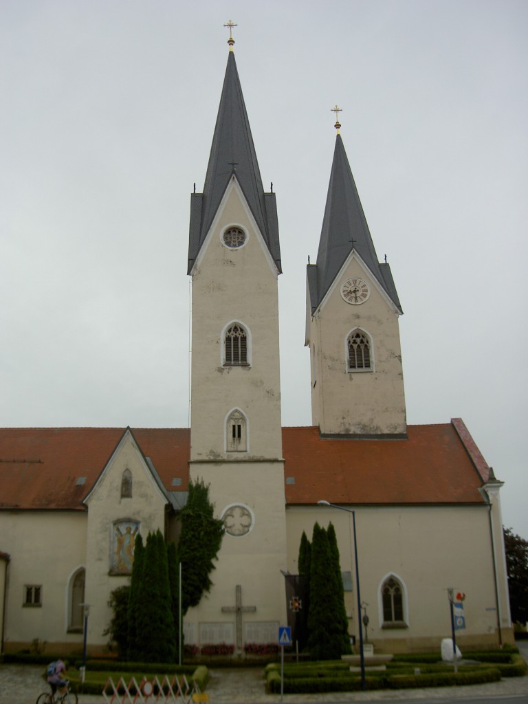 St. Andr im Lavanttal, Dom und Stadtpfarrkirche St. Andr, erbaut ab 1145, von 1228 bis 1859 Kathedralkirche des Bistums Lavant, gotische Basilika (20.08.2013)