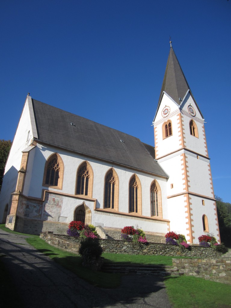 St. Georgen ob Murau, Pfarrkirche St. Georg, erbaut bis 1477, sptgotischer Bau mit dreischiffiger Halle und Sterngewlbe (03.10.2013)