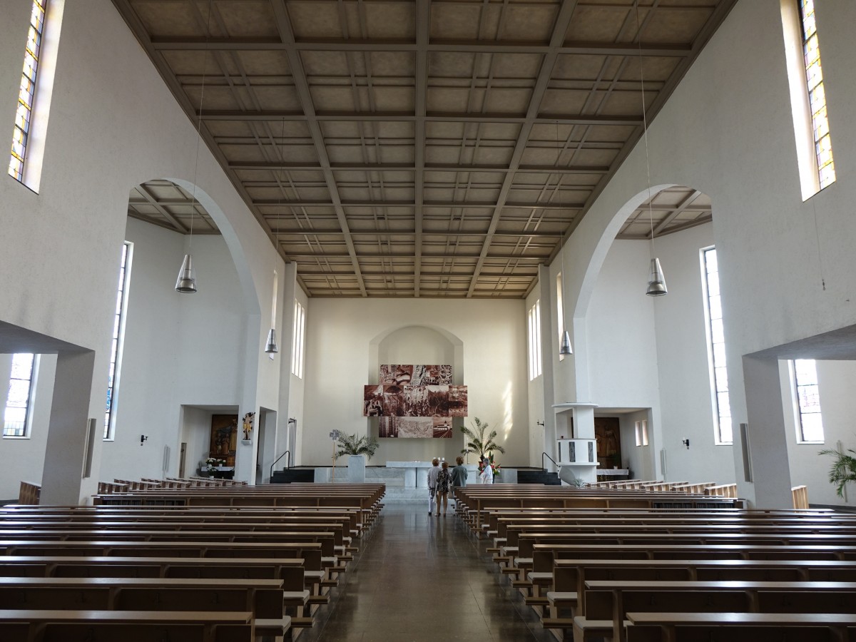 St. Leon-Rot, Innenraum mit Kassettendecke der Pfarrkirche St. Leo der Groe (31.05.2015)