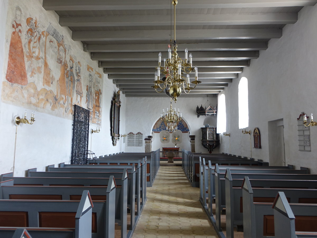 Staby, Innenraum mit Kanzel und Altar von 1597 in der Ev. Kirche (25.07.2019)