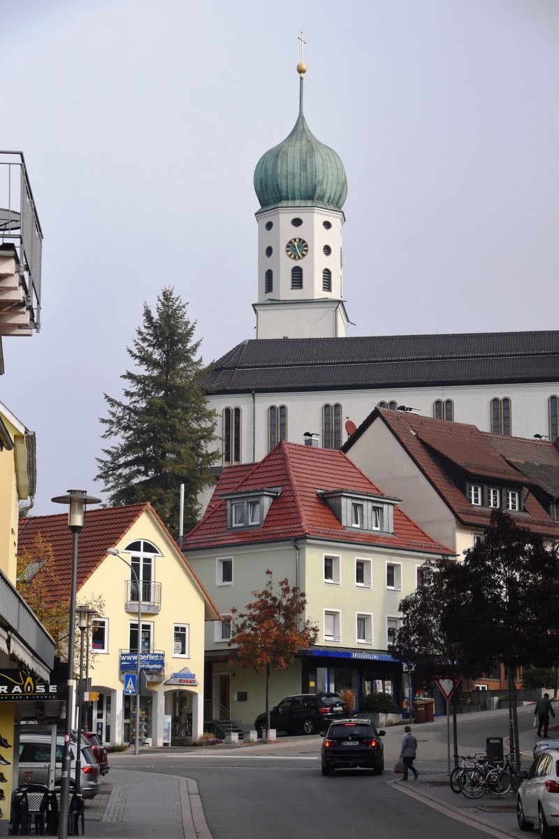 STOCKACH (Landkreis Konstanz), 23.10.2018, katholische Kirche St. Oswald mit der in den 1930er Jahren rekonstruierten barocken Zwiebelhaube