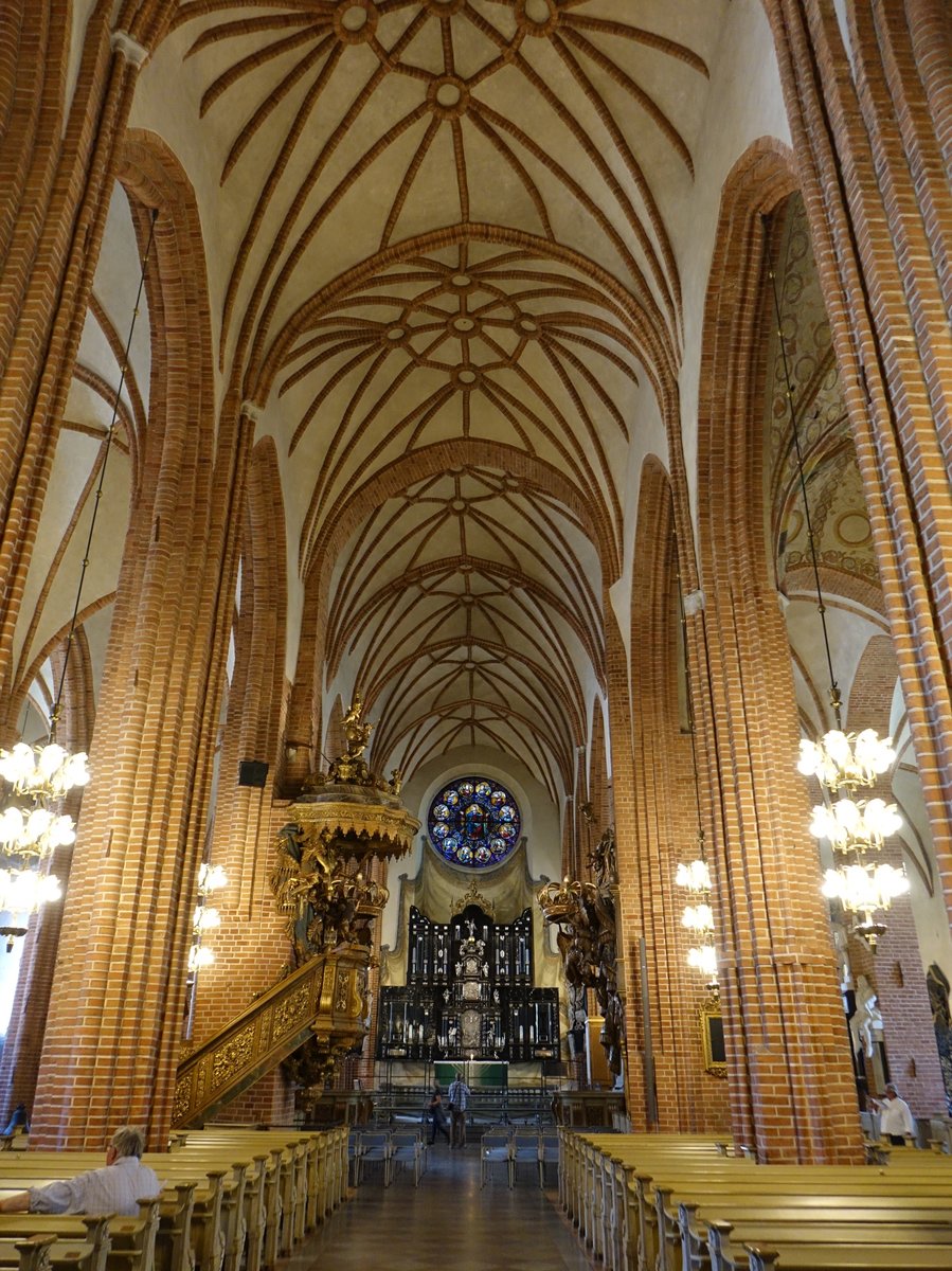 Stockholm, Kanzel und Hochaltar in der Domkirche St. Nikolaus, Altar von Johann Georg Hertel (04.06.2018)
