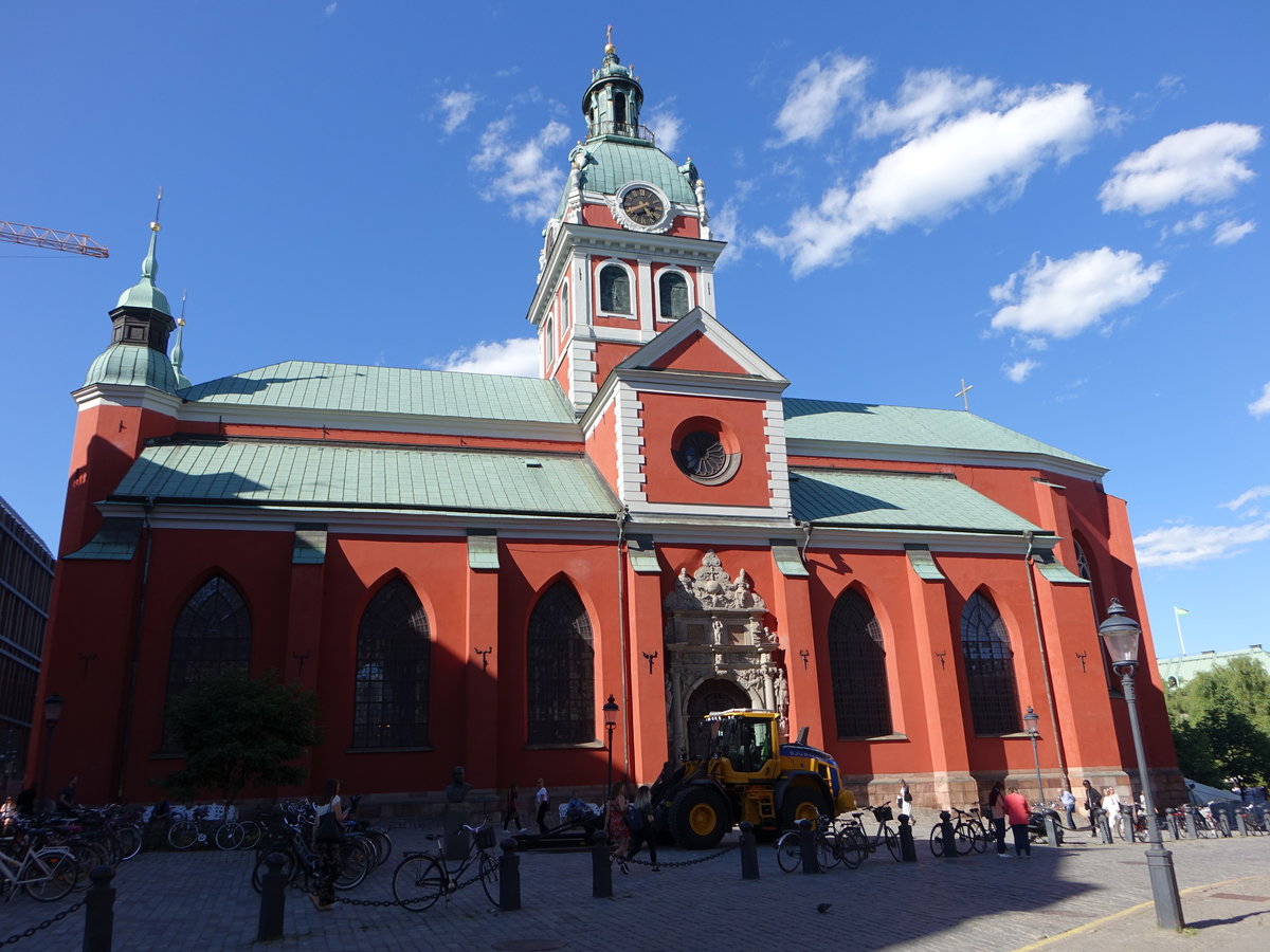 Stockholm, St. Jakob Kirche, erbaut bis 1643, Kirchturm von 1723, rotes uere seit 1968 (04.06.2018)