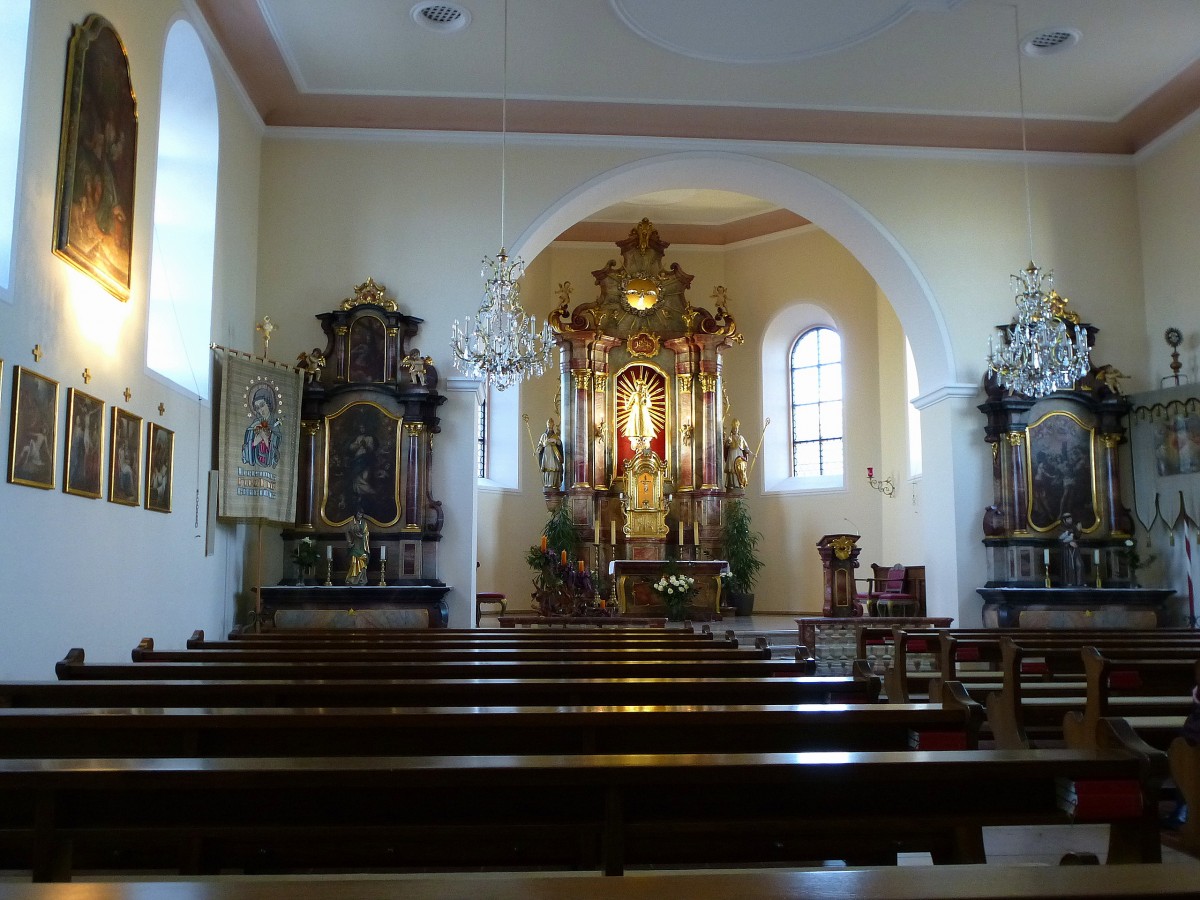 St.Peter, der Innenraum der Wallfahrtskirche  Maria Lindenberg , die Wallfahrt zu diesem Ort ist ber 500 Jahre alt, Dez.2013