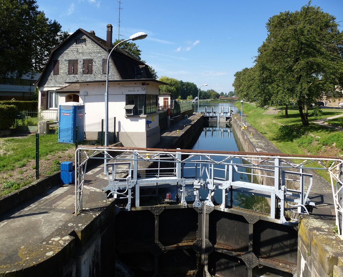 Straburg, Schleuse Nr.86 am Rhein-Rhone-Kanal im Stadtgebiet, Aug.2016