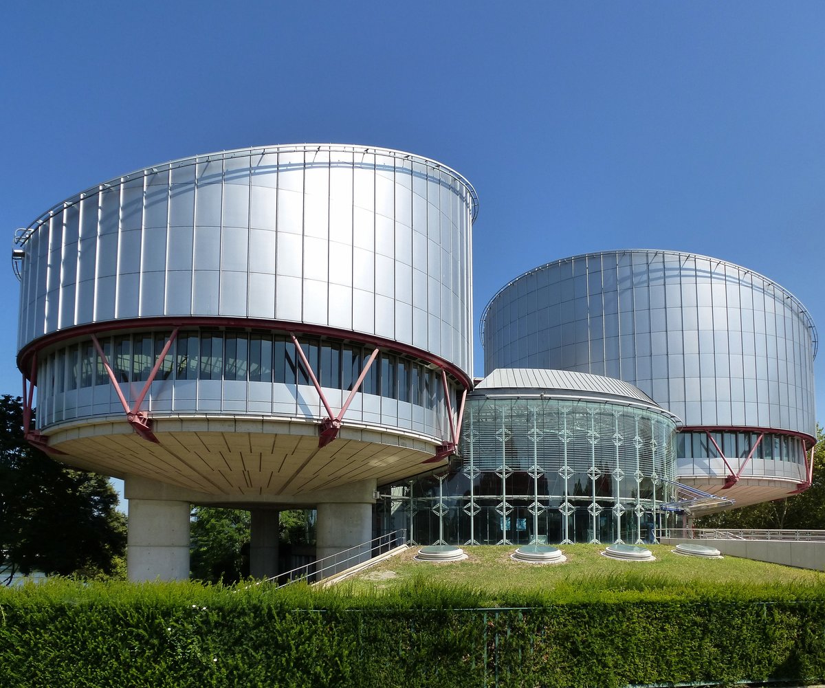 Straburg, die Sdseite des Europischen Gerichtshofes fr Menschenrechte, entworfen vom britischen Stararchitekt Richard Rogers, Aug.2016 