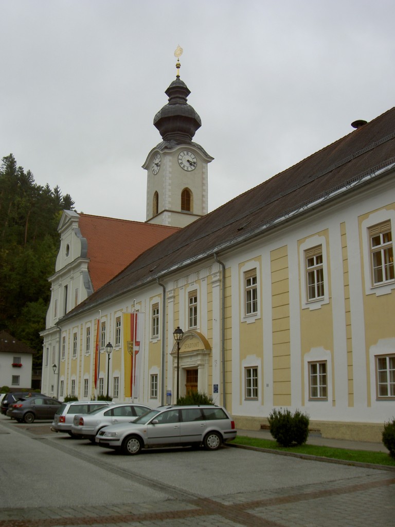 Straburg/Krnten, Pfarrkirche St. Nikolaus, erbaut von 1432 bis 1460, barocker Umbau von 1630 bis 1643 unter Bischof Sebastian von Lodron, Fassade von 1640 (30.09.2013)